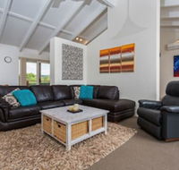 Ocean's 30 - Ultimate Beach Frontage - New Castle Holiday