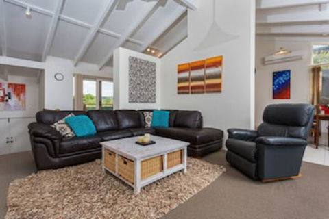 Ocean's 30 - Ultimate Beach Frontage - New Castle Holiday 0