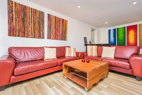 Ocean's 30 - Ultimate Beach Frontage - New Castle Holiday 4