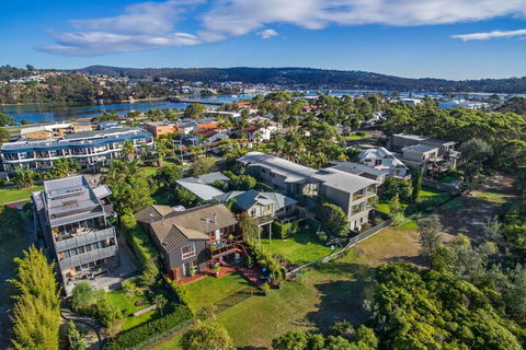 Ocean's 30 - Ultimate Beach Frontage - New Castle Holiday 1