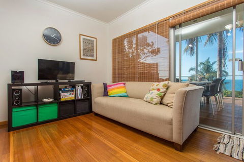 Pambula Family Beach House - New Castle Holiday 4