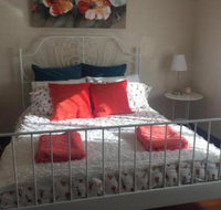 Art Deco Cottage - New Castle Holiday