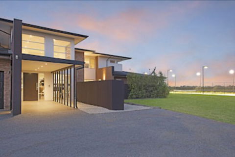 Jolong Park Clubhouse - New Castle Holiday 2