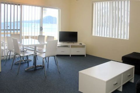 Bay Village Unit 20 47 Shoal Bay Road - New Castle Holiday 0