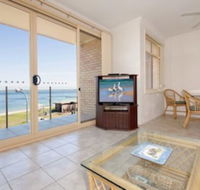 2 Bedroom Apartment Little Hut Unit 3 20 Kurrawa Close - New Castle Holiday