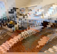 Courthouse Cottage - New Castle Holiday