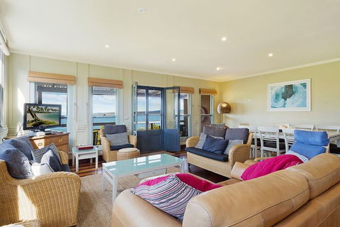 The Bantry 1 Merimbula - New Castle Holiday 7