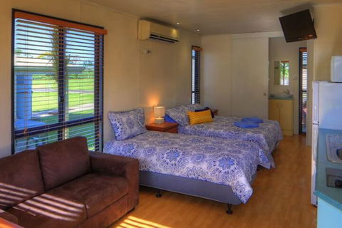August Moon Caravan Park - New Castle Holiday 7