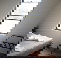 Riverdowns Cottage - New Castle Holiday