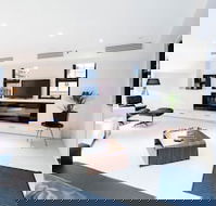 MADDISON 3BDR Port Melbourne Apartment - New Castle Holiday