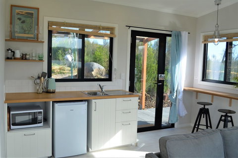 Flotsam Studio Accommodation - New Castle Holiday 6