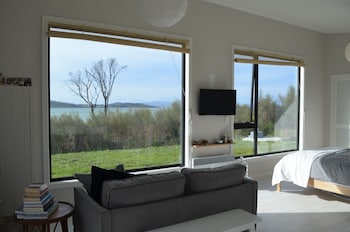 Flotsam Studio Accommodation - New Castle Holiday 5