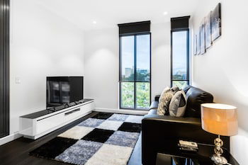 ESTHER, 2BDR South Yarra Apartment - New Castle Holiday 0