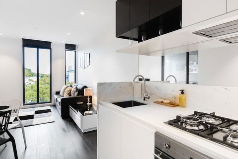 ESTHER, 2BDR South Yarra Apartment - New Castle Holiday 1