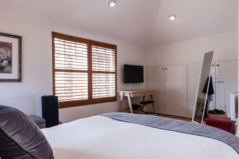 VERA, 1BDR South Melbourne Apartment - New Castle Holiday 0