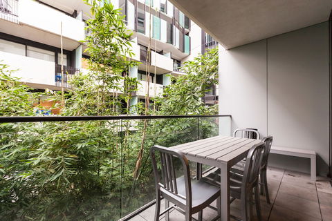 ZACH, 1BDR St.Kilda Apartment - New Castle Holiday 0