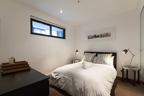 ZACH, 1BDR St.Kilda Apartment - New Castle Holiday 2