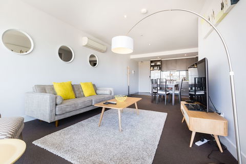 ERICA, 2BDR South Yarra Apartment - New Castle Holiday 4