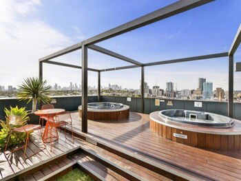 ERICA, 2BDR South Yarra Apartment - New Castle Holiday 1