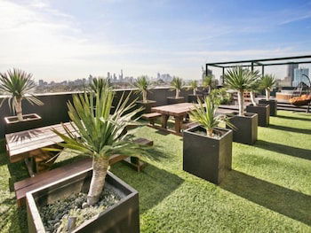 ERICA, 2BDR South Yarra Apartment - New Castle Holiday 2