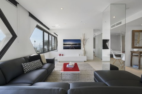 ELAINE, 2BDR St.Kilda Apartment - New Castle Holiday 1