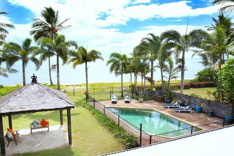Absolute BeachFront Bliss @ Newell Beach - New Castle Holiday 3