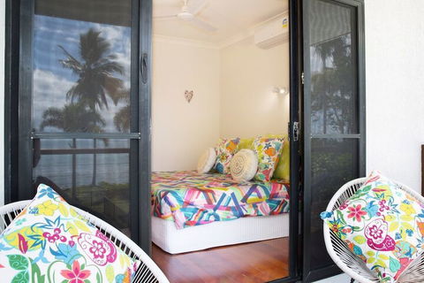 Absolute BeachFront Bliss @ Newell Beach - New Castle Holiday 6