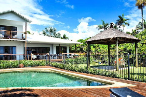 Absolute BeachFront Bliss @ Newell Beach - New Castle Holiday 1