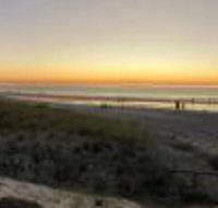 Beachside Luxury getaway in Glenelg - New Castle Holiday