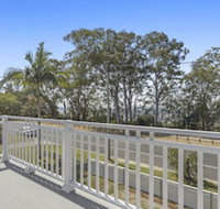 Hamptons at The Bay - New Castle Holiday