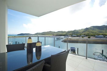 Blue On Blue Superior Studio Room 1361 - New Castle Holiday 1