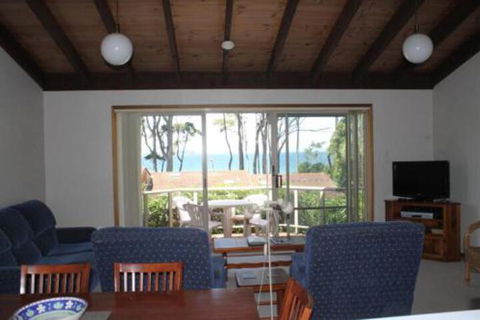 Coastal Retreat Unit 5 - New Castle Holiday 2