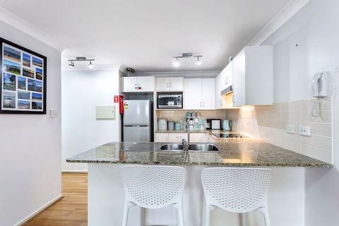 Shoal Bay Beach Apartments, 6/2 Shoal Bay Road - New Castle Holiday 4