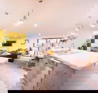 Euphoria House - New Castle Holiday