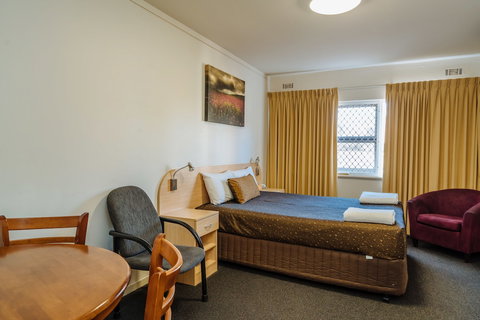Canning Bridge Auto Lodge - New Castle Holiday 6