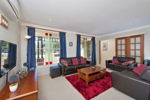 The Bay House 48 Government Road - New Castle Holiday 0