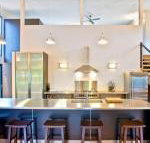 Architecturally designed beach house - New Castle Holiday