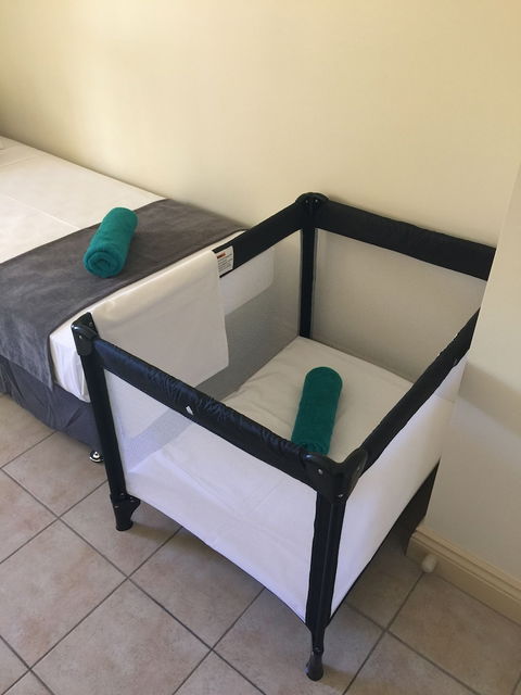 Cairns Golf Course Apartment - New Castle Holiday 2