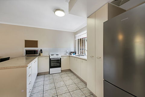 Growder Court 3 - Coolum Beach QLD - New Castle Holiday 5