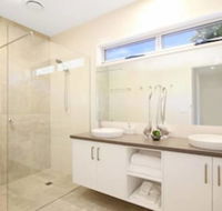 18 on Rayner - swish apartment Myrtleford - New Castle Holiday
