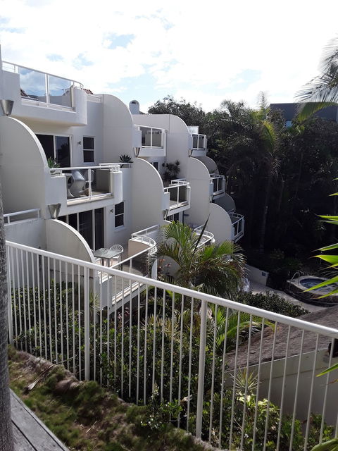 Sunshine Beach Luxe Apartment - New Castle Holiday 6