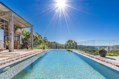 Blackbird - New Castle Holiday 4