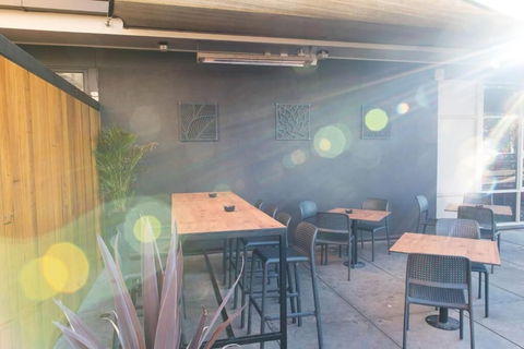 Nightcap At Hendon Hotel - New Castle Holiday 6