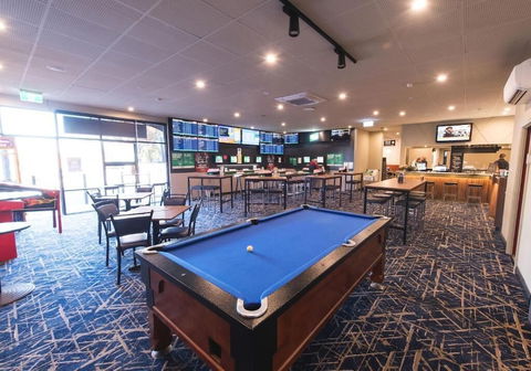 Nightcap At Hendon Hotel - New Castle Holiday 1