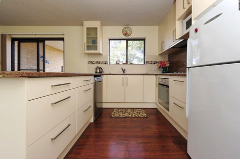 Shoreline Unit 2 / 1 Intrepid Close - New Castle Holiday 1