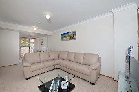 Beachcomber At Fingal Bay - New Castle Holiday 1