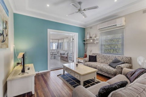 Tomaree Road, 14, Oscars Pet Friendly Beach House - New Castle Holiday 0