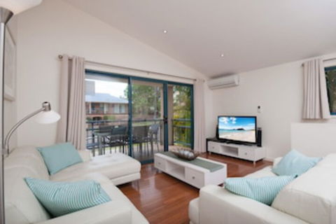 Starfish Lodge 1 / 1A Messines Street - New Castle Holiday 0