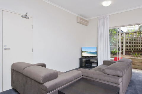 Zenith Studio Unit 4 / 10 Messines Street - New Castle Holiday 2