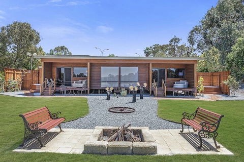 The Swan Valley Retreat - New Castle Holiday 5